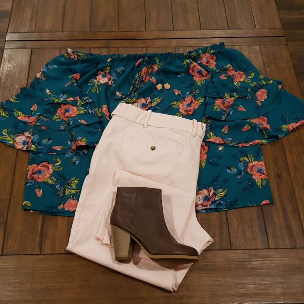 Xhilaration 2X Green/Floral Off Shoulder Top
